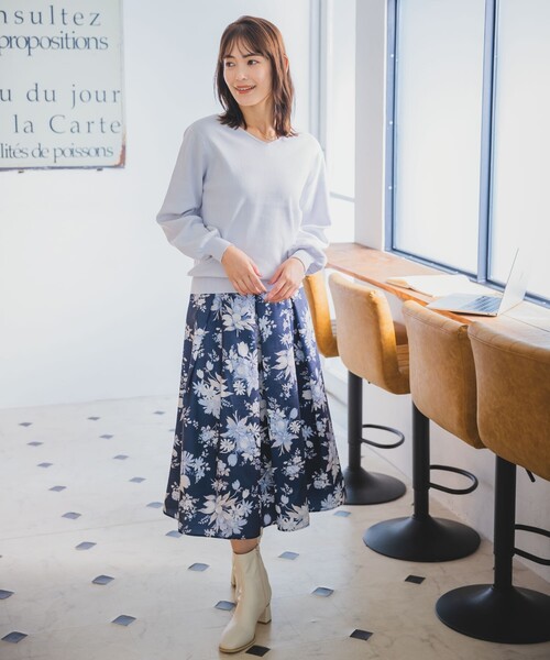 ITS'DEMO（イッツデモ）の「◆【通勤／手洗い可】Vネックラメニット（ニット/セーター・レディース・オフホワイト/ライトグレー/ピンク/パープル/ネイビー・00）」の8枚目の写真