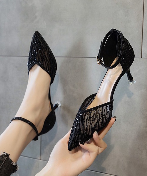 Lace Ladies(レースレディース)の「ストラップ付き サイドオープン ビジュー ピンヒール パンプス(パンプス・レディース・ベージュ/ブラック・22.5cm/23cm/23.5cm/24cm/24.5cm)」の2枚目の写真
