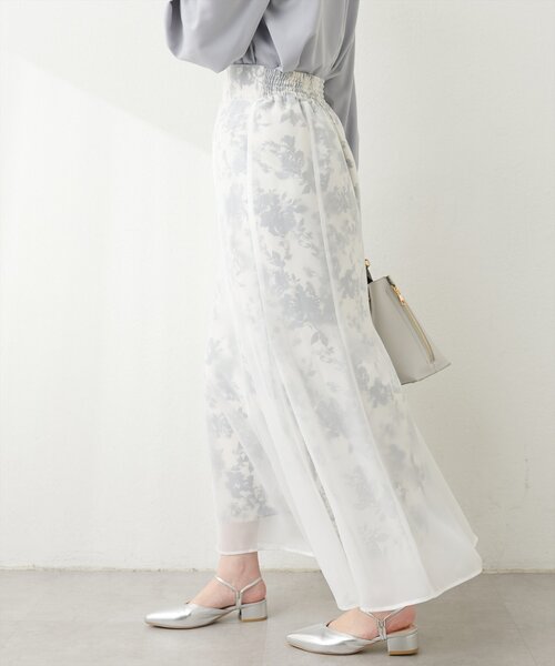 natural couture（ナチュラルクチュール）の「【WEB限定】osono長さ変えれるシアー重ねスカート（スカート・レディース・オフホワイト/ブルー/ブラック・FREE）」の10枚目の写真