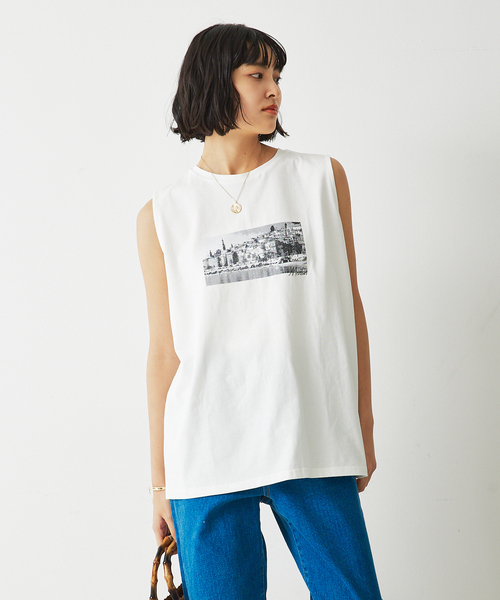 abahouse mavie（アバハウスマヴィ）の「フォトノースリ（Tシャツ/カットソー・レディース・ホワイト/チャコールグレー・フリー）」の2枚目の写真