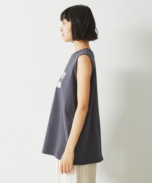 abahouse mavie（アバハウスマヴィ）の「フォトノースリ（Tシャツ/カットソー・レディース・ホワイト/チャコールグレー・フリー）」の10枚目の写真