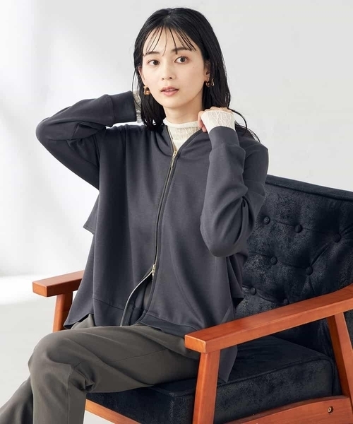 a.v.v(アーヴェヴェ)の「バックフレアダンボールパーカー(パーカー・レディース・チャコールグレー/アイボリー・40/38/42/36/34)」の8枚目の写真