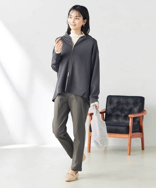 a.v.v(アーヴェヴェ)の「バックフレアダンボールパーカー(パーカー・レディース・チャコールグレー/アイボリー・40/38/42/36/34)」の9枚目の写真