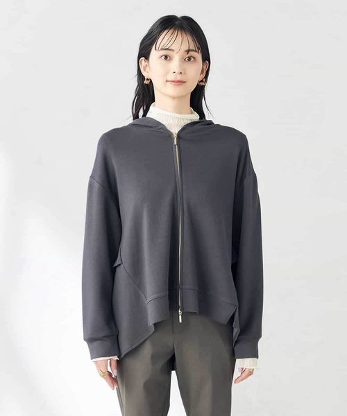 a.v.v(アーヴェヴェ)の「バックフレアダンボールパーカー(パーカー・レディース・チャコールグレー/アイボリー・40/38/42/36/34)」の12枚目の写真