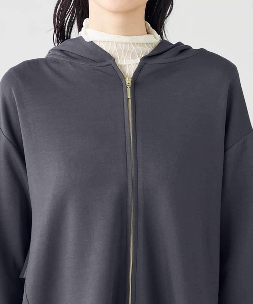 a.v.v(アーヴェヴェ)の「バックフレアダンボールパーカー(パーカー・レディース・チャコールグレー/アイボリー・40/38/42/36/34)」の15枚目の写真