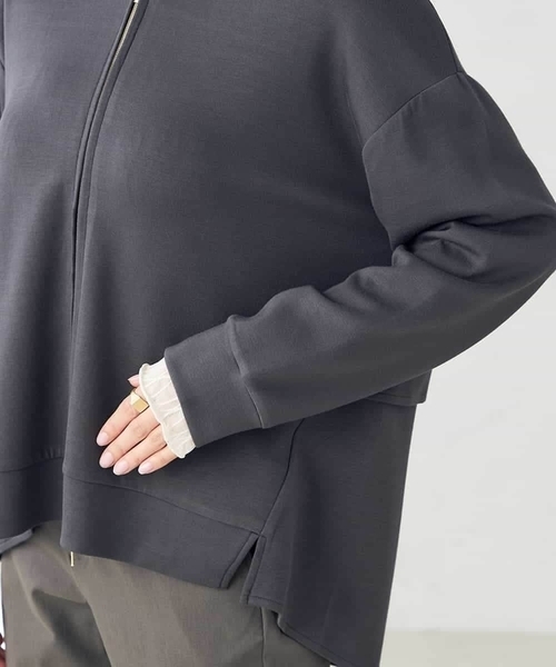 a.v.v(アーヴェヴェ)の「バックフレアダンボールパーカー(パーカー・レディース・チャコールグレー/アイボリー・40/38/42/36/34)」の16枚目の写真