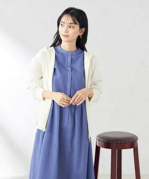 a.v.v(アーヴェヴェ)の「バックフレアダンボールパーカー(パーカー・レディース・チャコールグレー/アイボリー・40/38/42/36/34)」の19枚目の写真