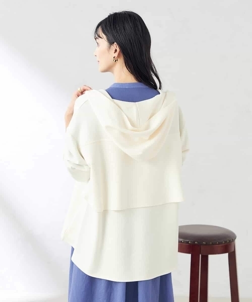 a.v.v(アーヴェヴェ)の「バックフレアダンボールパーカー(パーカー・レディース・チャコールグレー/アイボリー・40/38/42/36/34)」の20枚目の写真