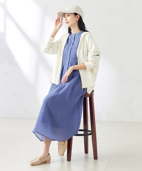 a.v.v(アーヴェヴェ)の「バックフレアダンボールパーカー(パーカー・レディース・チャコールグレー/アイボリー・40/38/42/36/34)」の3枚目の写真