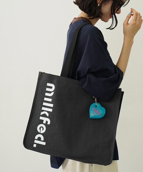MILKFED.（ミルクフェド）の「CUT OUT LOGO PIPING TOTE（トートバッグ・レディース・ブラウン/ホワイト/チャコール/ブラック・ONE SIZE）」の3枚目の写真