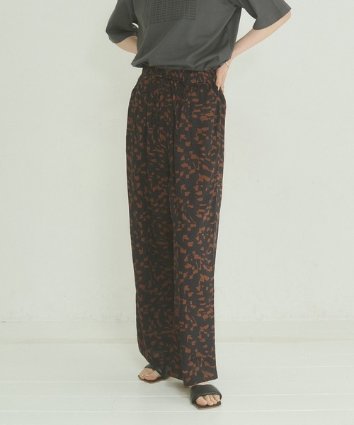 hunch（ハンチ）の「総柄プリント イージーストレートパンツ（その他パンツ・レディース・ブラウン系その他/ネイビー系/グリーン系その他・FREE）」の3枚目の写真
