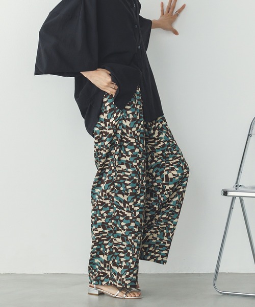 hunch（ハンチ）の「総柄プリント イージーストレートパンツ（その他パンツ・レディース・ブラウン系その他/ネイビー系/グリーン系その他・FREE）」の7枚目の写真