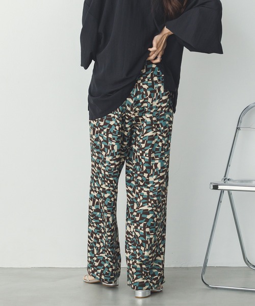 hunch（ハンチ）の「総柄プリント イージーストレートパンツ（その他パンツ・レディース・ブラウン系その他/ネイビー系/グリーン系その他・FREE）」の8枚目の写真