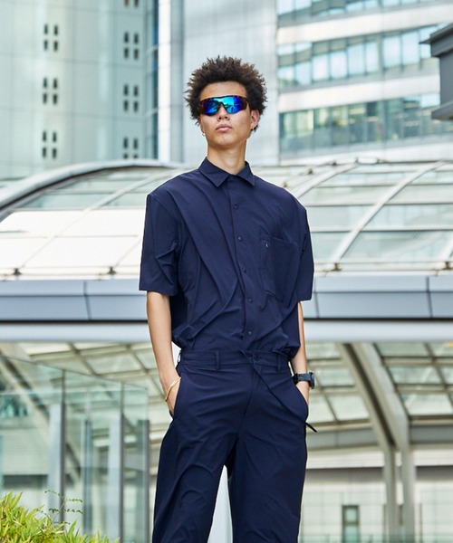 BODY WILD（ボディーワイルド）の「BODY WILD by BEAMS DESIGN ストレッチナイロン 半袖シャツ（シャツ/ブラウス・メンズ・ブラック/ネイビー・MEDIUM/LARGE）」の2枚目の写真