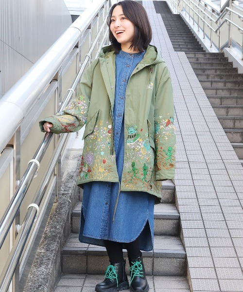 go slow caravan（ゴースローキャラバン）の「go slow caravan コットンナイロンパネル刺繍モッズコート【WEB限定】【ユニセックス】（モッズコート・メンズ・アイボリー/カーキ/ネイビー・SMALL/MEDIUM）」の6枚目の写真