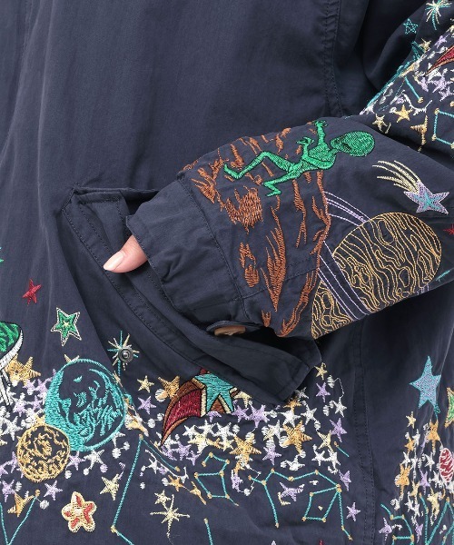 go slow caravan（ゴースローキャラバン）の「go slow caravan コットンナイロンパネル刺繍モッズコート【WEB限定】【ユニセックス】（モッズコート・メンズ・アイボリー/カーキ/ネイビー・SMALL/MEDIUM）」の20枚目の写真
