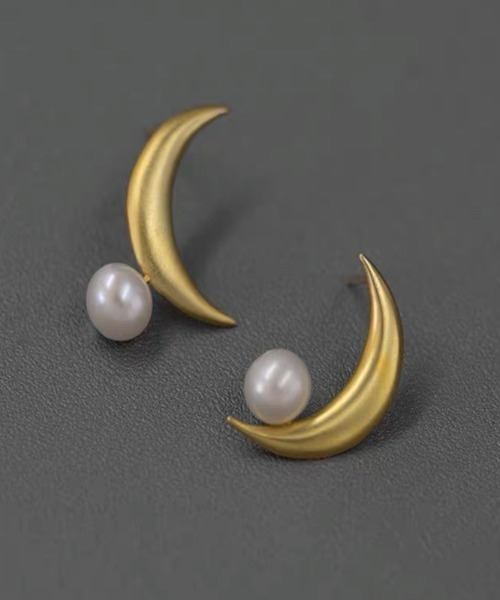 セール】三日月パールピアス 左右非対称（ピアス（両耳用