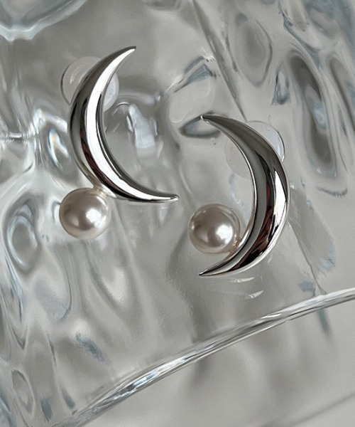 三日月パールピアス セール】三日月パールピアス 左右非対称（ピアス（両耳用