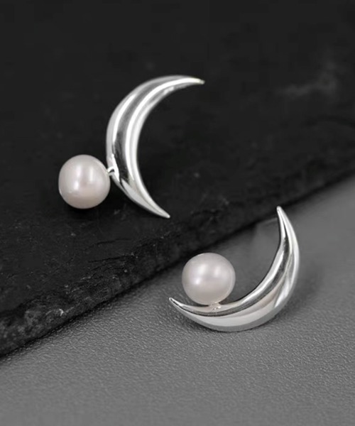 三日月パールピアス セール】三日月パールピアス 左右非対称（ピアス（両耳用