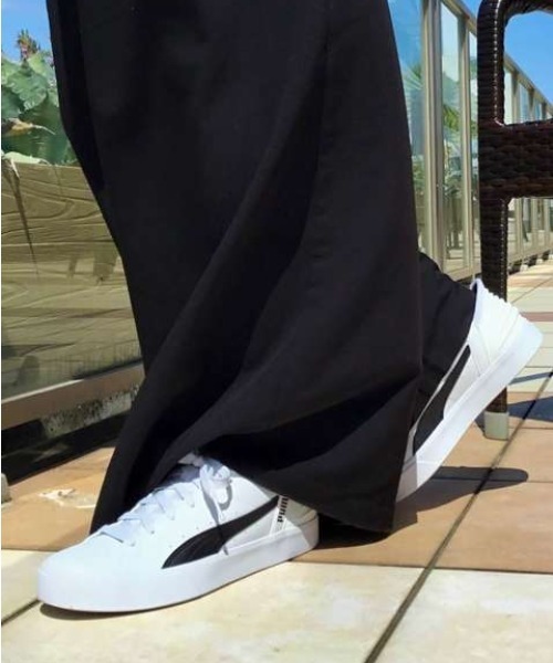 PUMA(プーマ)の「PUMA プーマ V COURT EASE IN レディーススニーカー(Vコートイーズイン) 402486(スニーカー・レディース・ベージュ系その他3/ホワイト×ブラック/ブラック×ブラック・22.5cm/23.5cm/24.5cm/23.0cm/24.0cm/25.0cm)」の1枚目の写真