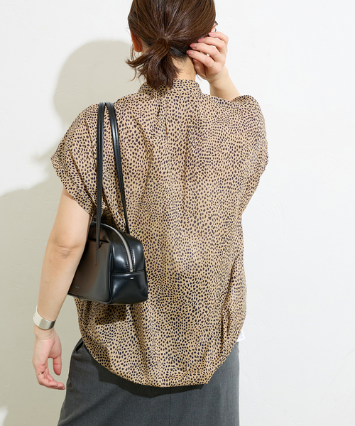 JOURNAL STANDARD（ジャーナルスタンダード）の「《WEB限定追加》80ローンタックボリュームシャツ（シャツ/ブラウス・レディース・ベージュ/ブラック系その他/ブラック・FREE）」の19枚目の写真