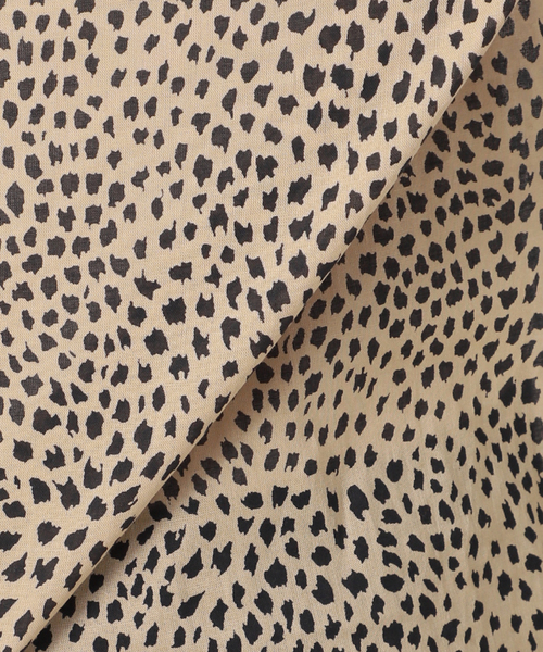 JOURNAL STANDARD（ジャーナルスタンダード）の「《WEB限定追加》80ローンタックボリュームシャツ（シャツ/ブラウス・レディース・ベージュ/ブラック系その他/ブラック・FREE）」の4枚目の写真