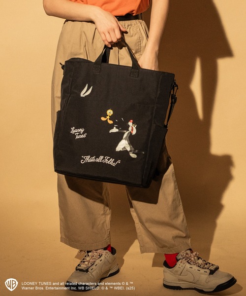 ACCOMMODE（アコモデ）の「ルーニー・テューンズ/バックパック（バックパック/リュック・レディース・ブラック/ベージュ・FREE）」の2枚目の写真