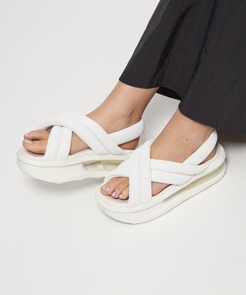NIKE(ナイキ)の「<NIKE>エア マックス アイラ サンダル(サンダル・レディース・その他2/その他1/ホワイト・24cm/23cm/22cm/25cm)」の2枚目の写真