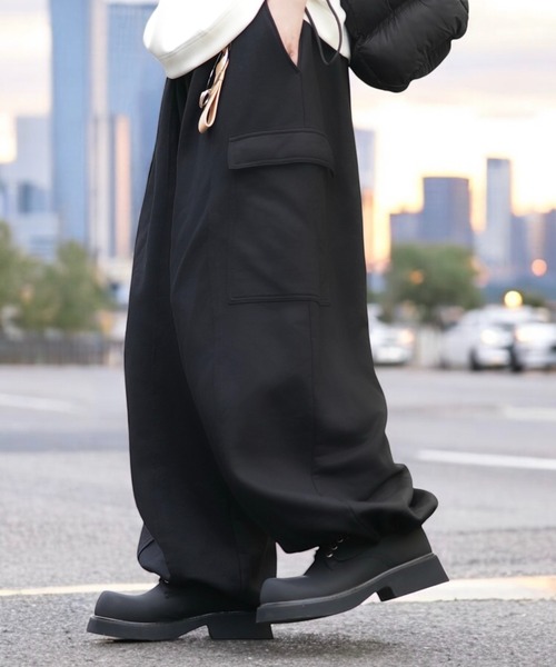DOOPZ（ドープス）の「BAGGY SWEAT CARGO PANTS - バギースウェットカーゴパンツ（カーゴパンツ・メンズ・ダークブラウン/ブラック・SMALL/MEDIUM/LARGE）」の18枚目の写真