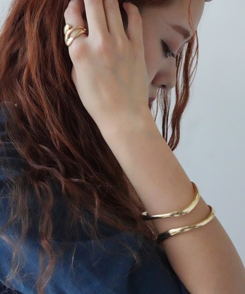 Port（ポート）の「【 Port / ポート 】 ニュアンス ライン バングル オープンリング 2点セット（バングル/リストバンド・レディース・シルバー/ゴールド・FREE）」の2枚目の写真