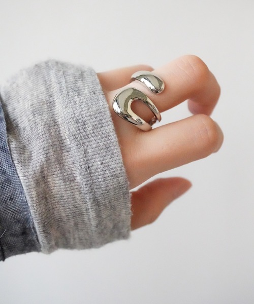 Port（ポート）の「【 Port / ポート 】 ニュアンス ライン バングル オープンリング 2点セット（バングル/リストバンド・レディース・シルバー/ゴールド・FREE）」の5枚目の写真