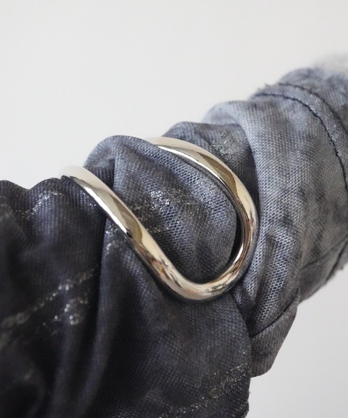 Port（ポート）の「【 Port / ポート 】 ニュアンス ライン バングル オープンリング 2点セット（バングル/リストバンド・レディース・シルバー/ゴールド・FREE）」の7枚目の写真