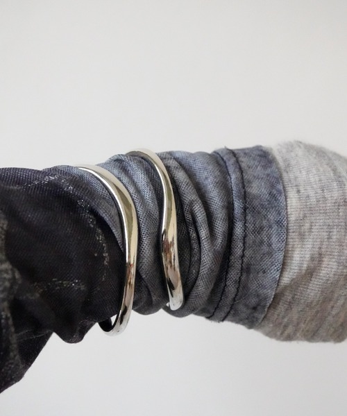 Port（ポート）の「【 Port / ポート 】 ニュアンス ライン バングル オープンリング 2点セット（バングル/リストバンド・レディース・シルバー/ゴールド・FREE）」の6枚目の写真