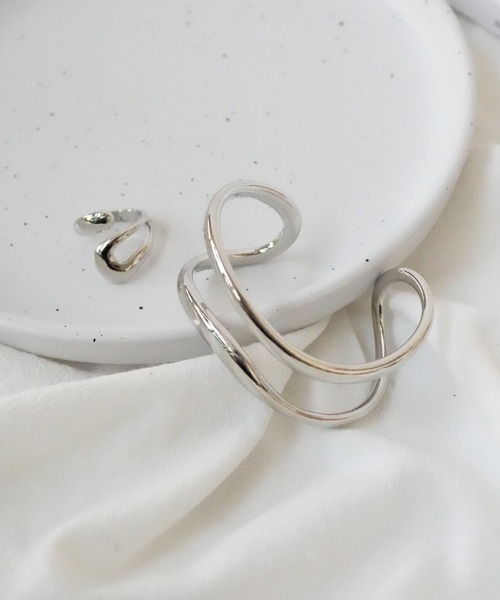 Port（ポート）の「【 Port / ポート 】 ニュアンス ライン バングル オープンリング 2点セット（バングル/リストバンド・レディース・シルバー/ゴールド・FREE）」の4枚目の写真