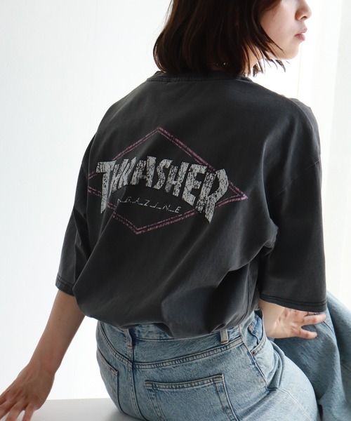 THRASHER（スラッシャー）の「【THRASHER/スラッシャー】ピグメント加工 バッグロゴ半袖Tシャツ（Tシャツ/カットソー・メンズ・ピンク/ブラウン/ブラック系その他2/ブラック系その他/ブルー/ブラック系その他4/ブラック系その他3・M/L/XL）」の2枚目の写真