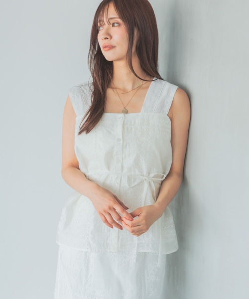 mysty woman（ミスティウーマン）の「パッチワークノースリブラウス  497246（シャツ/ブラウス・レディース・ブラック/オフホワイト・FREE）」の2枚目の写真