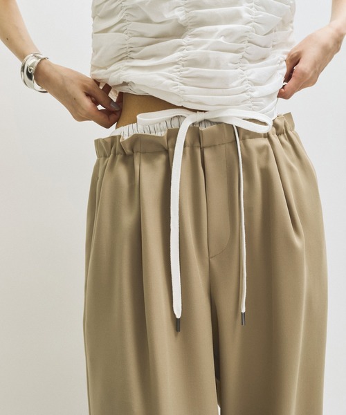 ADAM ET ROPE'（アダムエロペ）の「【吸水速乾】コンビウエストイージースラックス（スラックス・レディース・ブラック/ベージュ系その他・38/36）」の20枚目の写真