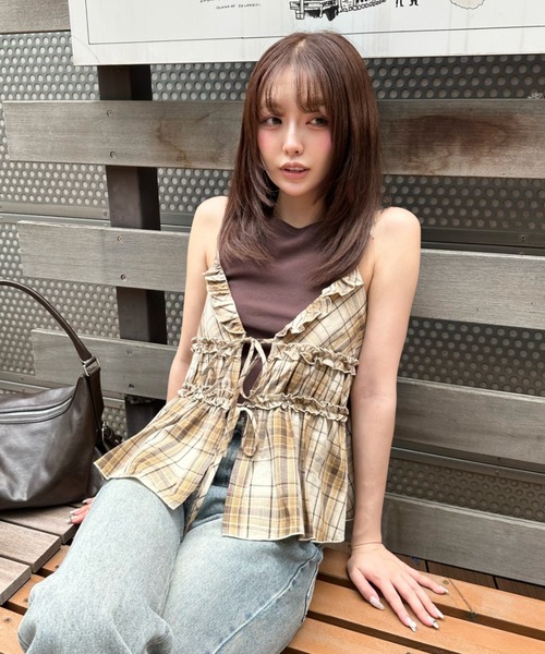 RAY CASSIN（レイカズン）の「【セットアップ対応/前後2way】チェックリボンペプラムキャミ（シャツ/ブラウス・レディース・ベージュ系その他2/ブラック系その他2/ブルー系その他2・FREE）」の2枚目の写真