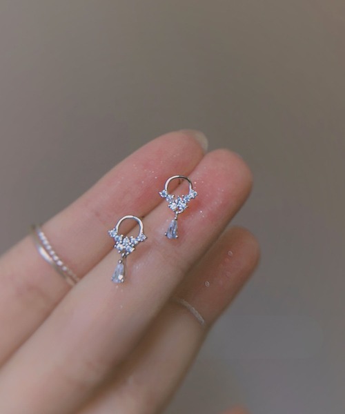 yu-ka(ユーカ)の「YU-KA:フラワーブーケミニピアス flower bouquet mini pierce(ピアス(両耳用)・レディース・シルバー/ゴールド・FREE)」の1枚目の写真