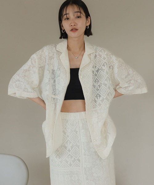 LOWRYS FARM(ローリーズファーム)の「パッチワークレースシャツ 327860(シャツ/ブラウス・レディース・ブラック/アイボリー・FREE)」の2枚目の写真