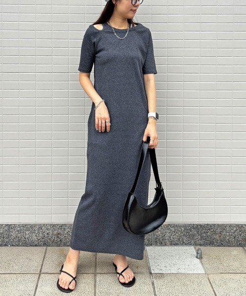 ISOOK（アイスー）の「【ISOOK / アイスー】アシンメトリーカットリブワンピ / カットアウト リブワンピ 肩あき 肩だし 半袖 5分袖 タイト Iライン ロング丈 マキシ丈 ワンピース ブラック チャコール グレー 低身長 黒 ZOZOTOWN限定（ワンピース・レディース・ブラック/チャコール・FREE）」の13枚目の写真