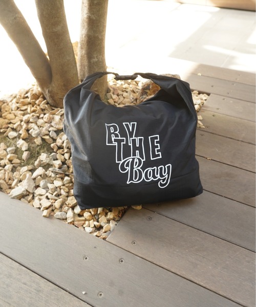 BY THE BAY(バイザベイ)の「【BY THE BAY/バイザベイ】オリジナルナイロンロールトップバッグ(ハンドバッグ・レディース・オレンジ/ピンク/ブルー/グレー/カーキ/ブラック・FREE)」の1枚目の写真