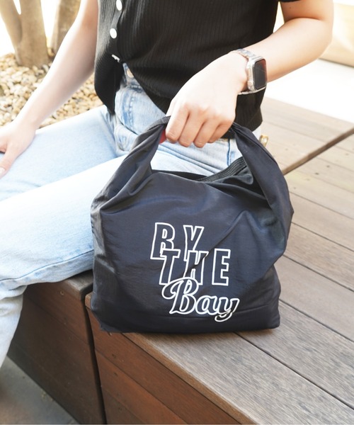 BY THE BAY(バイザベイ)の「【BY THE BAY/バイザベイ】オリジナルナイロンロールトップバッグ(ハンドバッグ・レディース・オレンジ/ピンク/ブルー/グレー/カーキ/ブラック・FREE)」の7枚目の写真