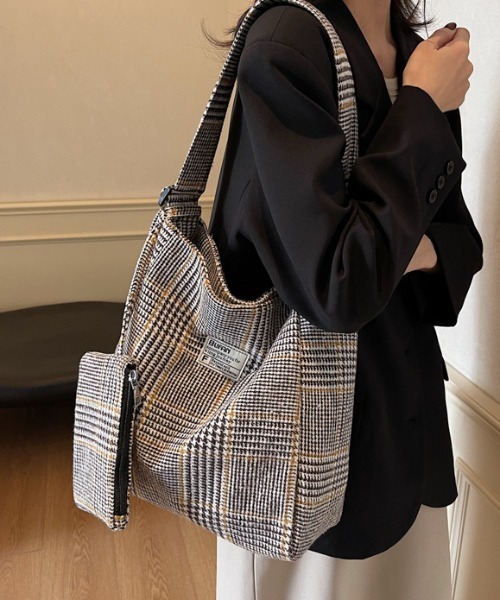 Mejoul(メジュール)の「グレンチェック柄 大容量キャンバスショルダーバッグ / 【ミニポーチ付き】(トートバッグ・レディース・ブルー/ブラウン/ベージュ・F)」の18枚目の写真