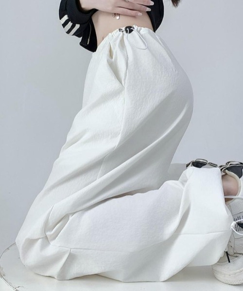 maison de LATIR（メゾンドラティール）の「大人のこなれ感を演出する夏服。パラシュートスウェットイージーパンツ（スウェットパンツ・レディース・ブラック/カーキ/グレー/ホワイト・FREE）」の6枚目の写真