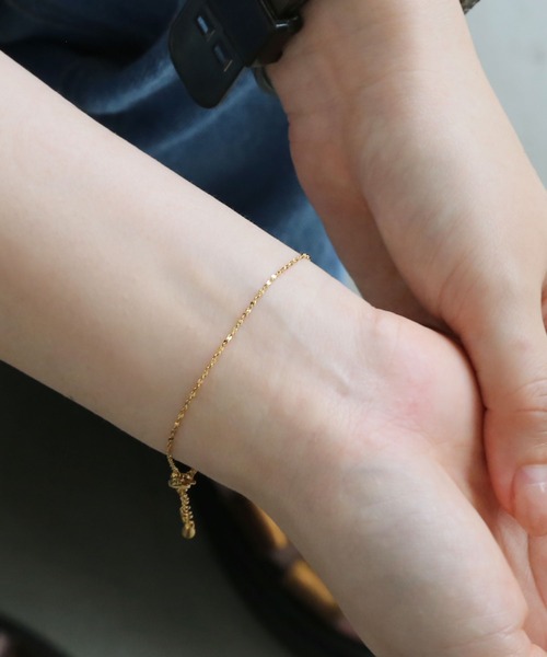 colleca la（コレカラ）の「[stainless]ステンレス・スリムチェーンブレスレット〈金属アレルギー対応〉（ブレスレット・レディース・ゴールド/シルバー・FREE）」の4枚目の写真