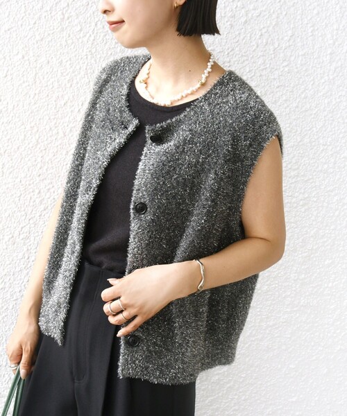 SHIPS(シップス)の「〈手洗い可能〉ラメ ニット ベスト(ベスト・レディース・ベージュ/ダークグレー・ONE SIZE)」の7枚目の写真
