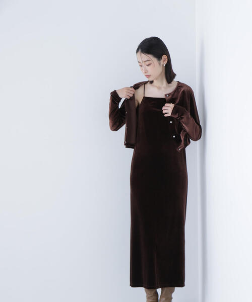 NATURAL BEAUTY BASIC(ナチュラルビューティーベーシック)の「◇ベロアカーデ&キャミワンピース(ワンピース・レディース・ダークブラウン/ベージュ・P/S/MEDIUM)」の5枚目の写真
