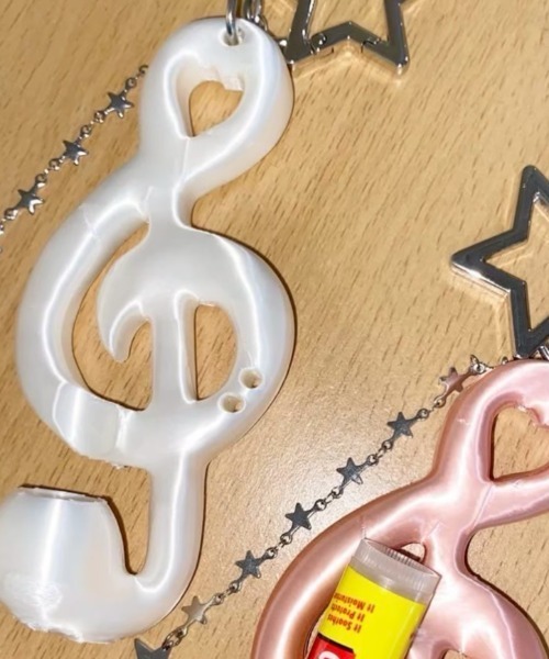 EVERYTHINGS（エブリシングス）の「【EVERYTHINGS】HEAVENLY(TREBALM) / 【エブリシングス】ホワイトスターリーミュージックモチーフリップケースキーリング（キーホルダー・レディース・ホワイト・ONE SIZE）」の6枚目の写真