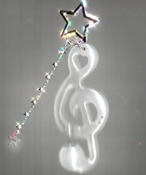 EVERYTHINGS（エブリシングス）の「【EVERYTHINGS】HEAVENLY(TREBALM) / 【エブリシングス】ホワイトスターリーミュージックモチーフリップケースキーリング（キーホルダー・レディース・ホワイト・ONE SIZE）」の2枚目の写真